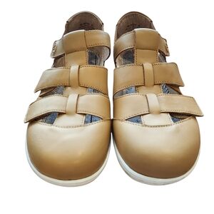 Traq by Alegria Natural Size 40 Closed Toe Sandals Non Marking Slip Resistant